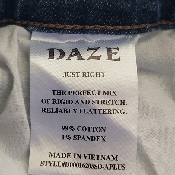 Sz 30 DAZE High Rise Distressed Wide Leg | Medium Wash | Trendy Relaxed Fit - Picture 7 of 7